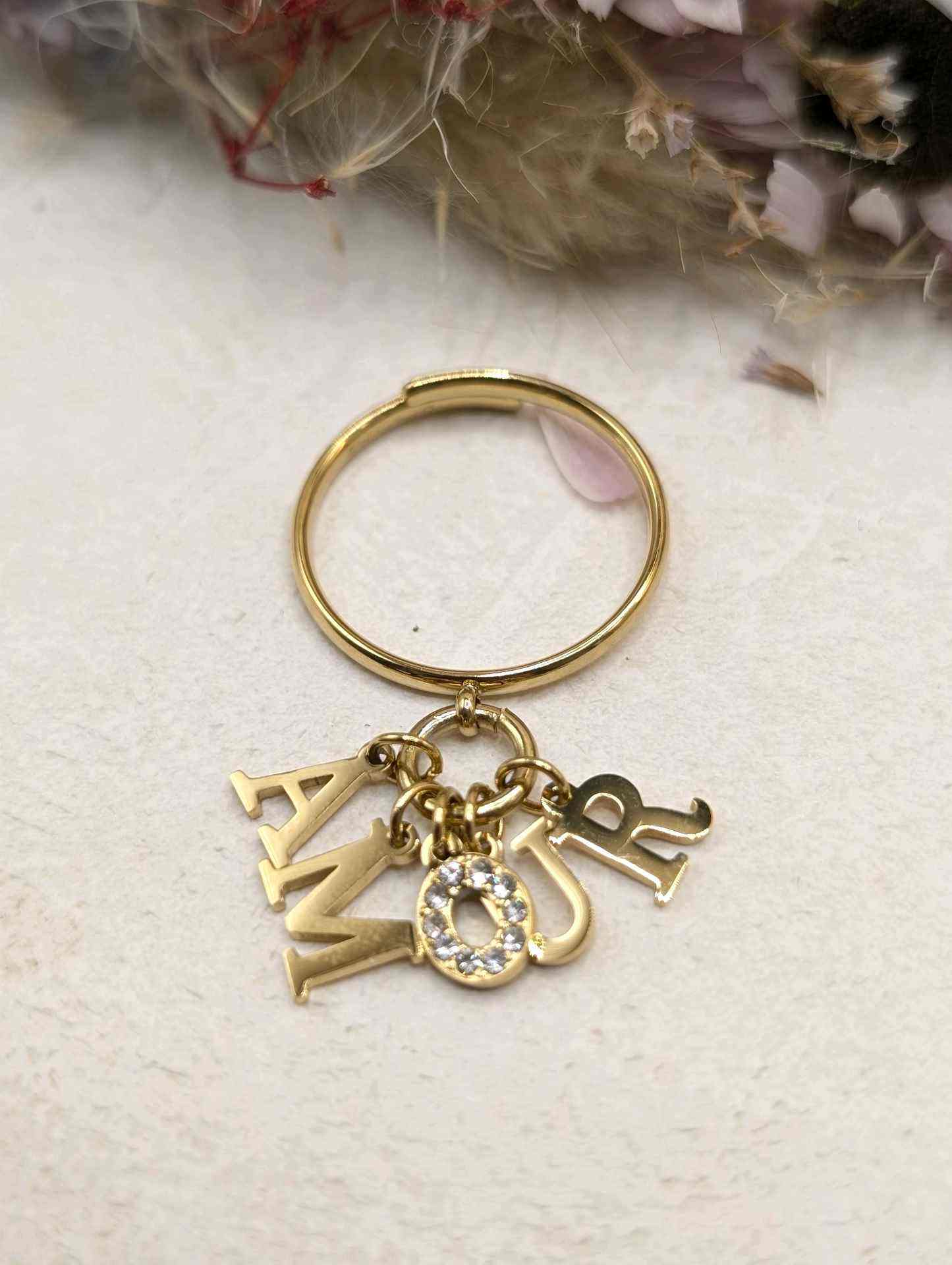 Bague dorée pendentitif lettres amour - Lou